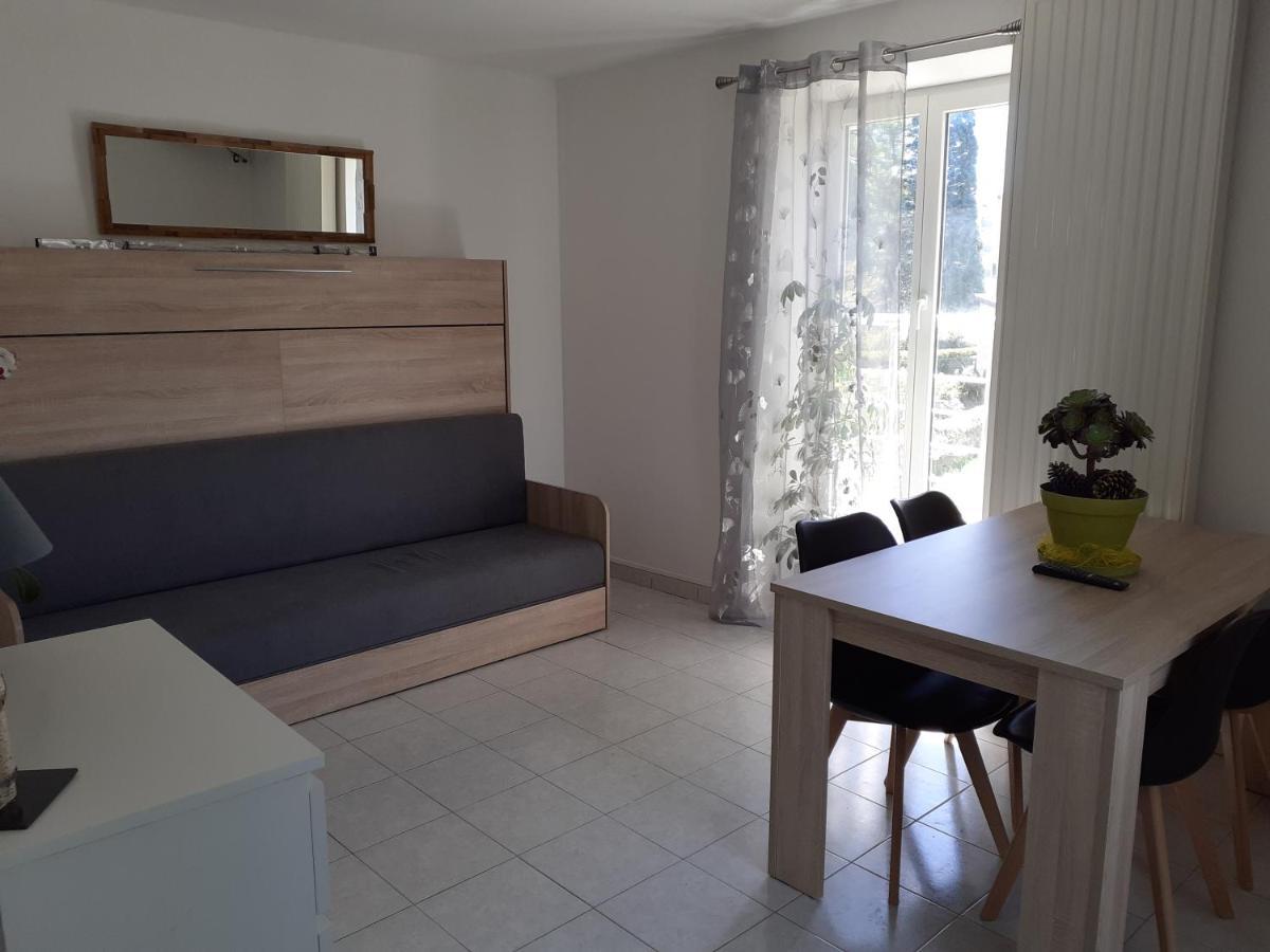 Studio En Plein Centre Ville - 2 A 4 Personnes Tence Exterior photo